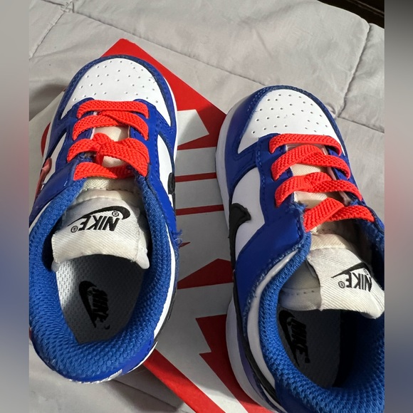 NIKE DUNK LOW (TDE)
WHITE/BRIGHT CRIMSON
BLANC/JEU ROYAL/CRAMOISI VIF - Picture 7 of 8